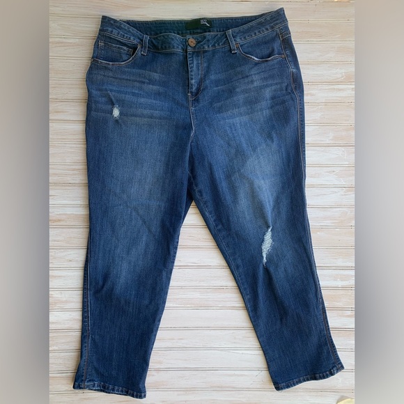 1822 Denim Denim - 1822 Denim Medium Blue Straight Leg Cropped Jeans – Size 16W